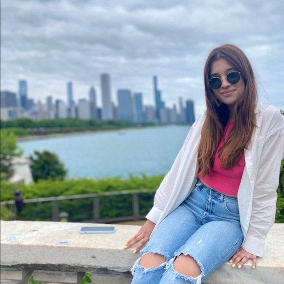 Meet your Posher, Aurora - Picture 2 of 3